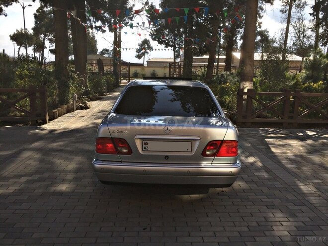 Mercedes E 240 1998, 260,000 km - 2.4 l - Bakı