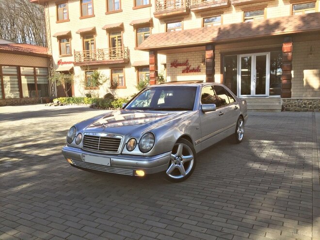 Mercedes E 240 1998, 260,000 km - 2.4 l - Bakı