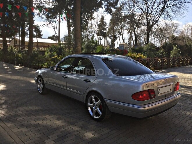 Mercedes E 240 1998, 260,000 km - 2.4 l - Bakı