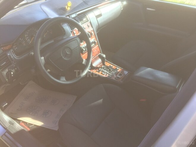 Mercedes E 240 1998, 260,000 km - 2.4 l - Bakı