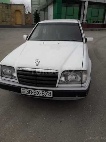 Mercedes E 220 1993, 350,000 km - 2.2 l - Qusar