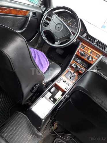 Mercedes E 220 1993, 350,000 km - 2.2 l - Qusar