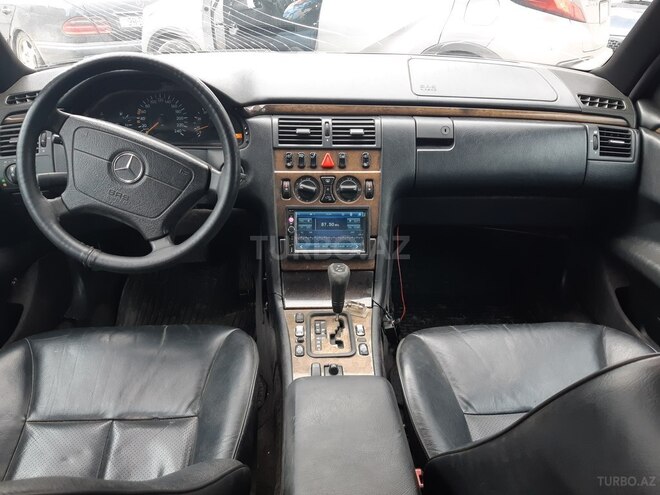 Mercedes E 240 1999, 248,000 km - 2.4 л - Bakı