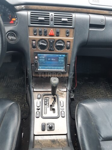Mercedes E 240 1999, 248,000 km - 2.4 л - Bakı