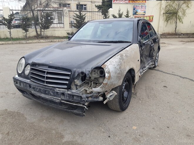 Mercedes E 240 1999, 248,000 km - 2.4 л - Bakı