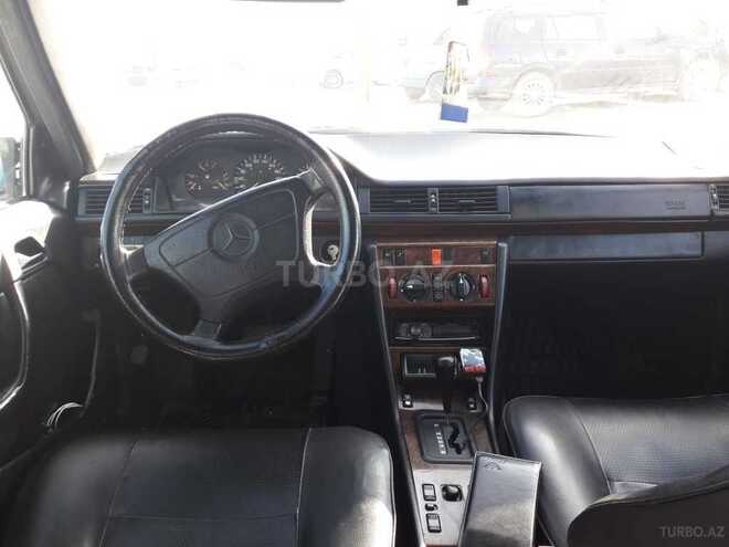 Mercedes E 220 1993, 350,000 km - 2.2 l - Qusar