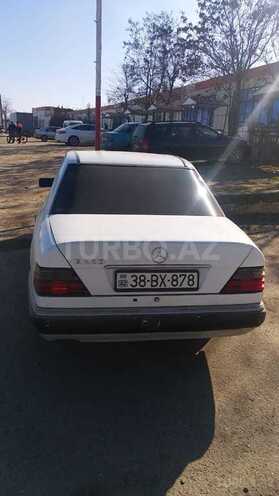 Mercedes E 220 1993, 350,000 km - 2.2 l - Qusar