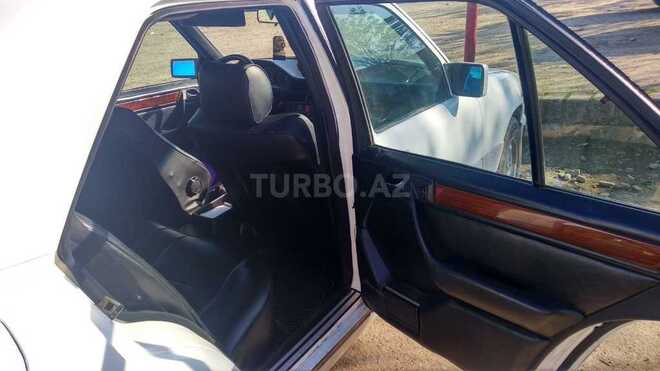 Mercedes E 220 1993, 350,000 km - 2.2 l - Qusar