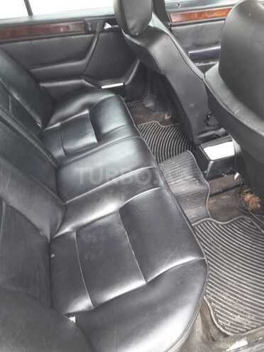 Mercedes E 220 1993, 350,000 km - 2.2 l - Qusar