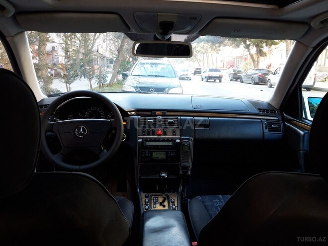 Mercedes E 240 1999, 280,000 km - 2.4 l - Bakı