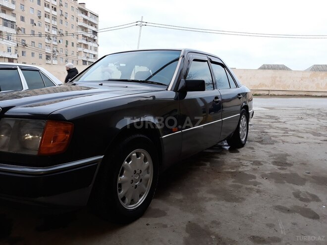 Mercedes E 200 1991, 260,000 km - 2.0 l - Bakı