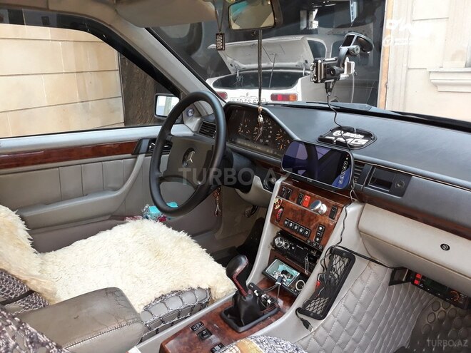 Mercedes E 200 1991, 260,000 km - 2.0 l - Bakı