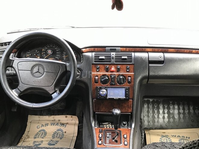 Mercedes E 240 1998, 238,500 km - 2.4 l - Bakı