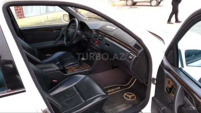 Mercedes E 240 2001, 240,520 km - 2.4 l - Masallı