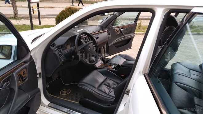 Mercedes E 240 2001, 240,520 km - 2.4 l - Masallı
