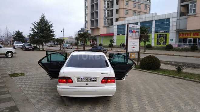 Mercedes E 240 2001, 240,520 km - 2.4 l - Masallı