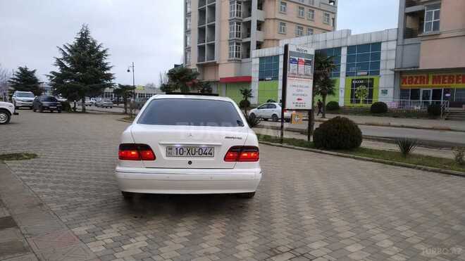 Mercedes E 240 2001, 240,520 km - 2.4 l - Masallı