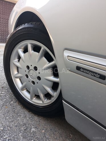 Mercedes E 240 2001, 250,000 km - 2.4 l - Bakı