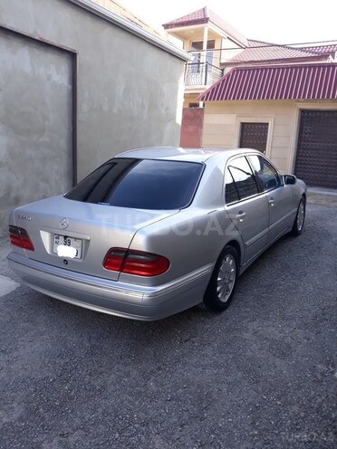 Mercedes E 240 2001, 250,000 km - 2.4 l - Bakı