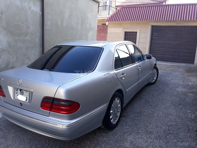 Mercedes E 240 2001, 250,000 km - 2.4 l - Bakı