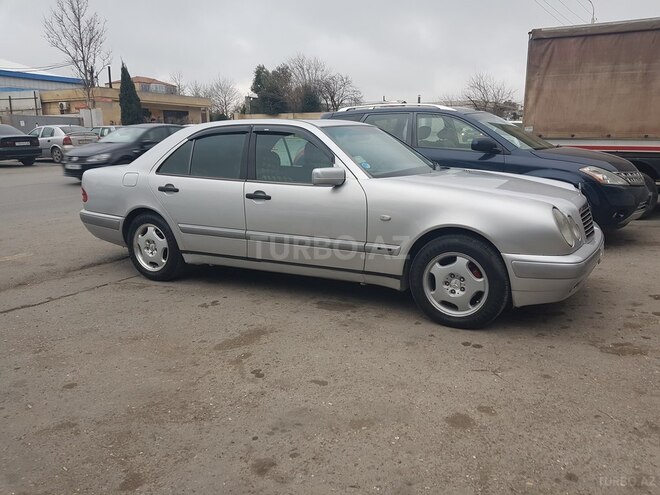 Mercedes E 220 1999, 320,000 km - 2.2 l - Bakı