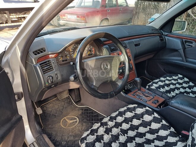 Mercedes E 220 1999, 320,000 km - 2.2 l - Bakı