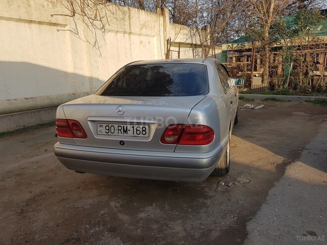 Mercedes E 220 1999, 320,000 km - 2.2 l - Bakı