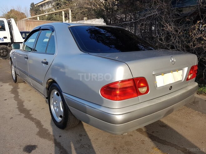 Mercedes E 220 1999, 320,000 km - 2.2 l - Bakı