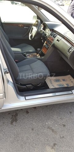 Mercedes E 280 2001, 222,000 km - 2.8 l - Bakı