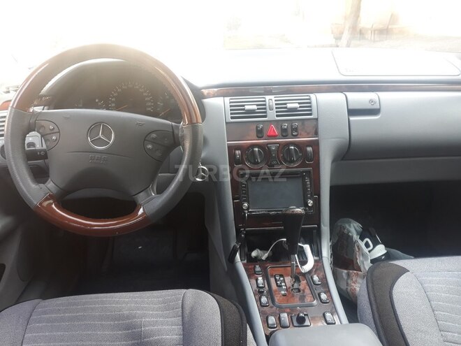 Mercedes E 220 2000, 299,000 km - 2.2 л - Bakı