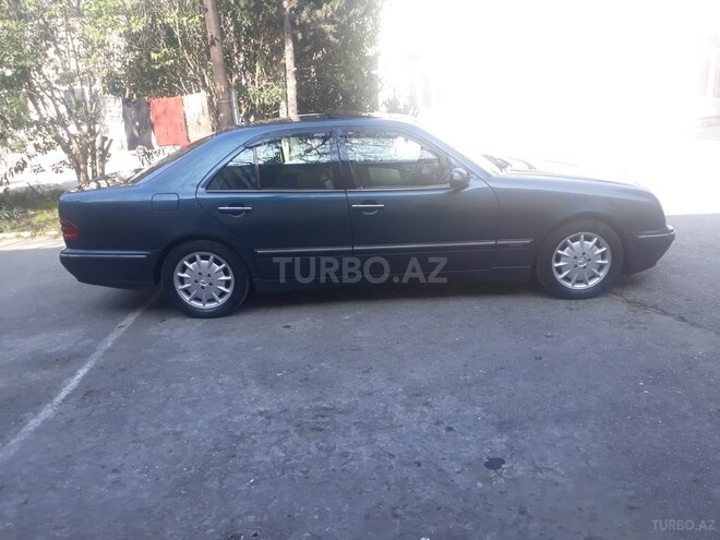 Mercedes E 220 2000, 299,000 km - 2.2 л - Bakı