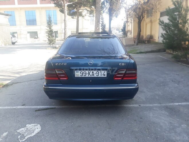 Mercedes E 220 2000, 299,000 km - 2.2 л - Bakı