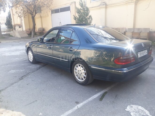 Mercedes E 220 2000, 299,000 km - 2.2 л - Bakı