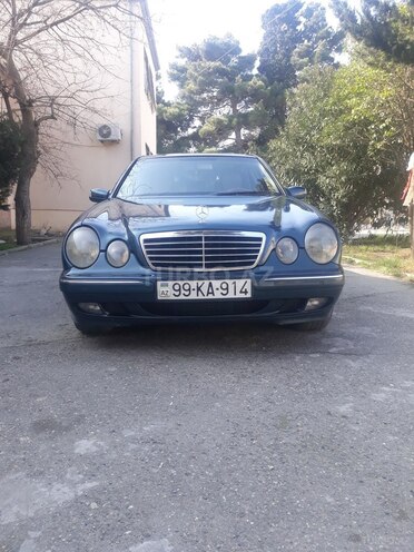 Mercedes E 220 2000, 299,000 km - 2.2 л - Bakı