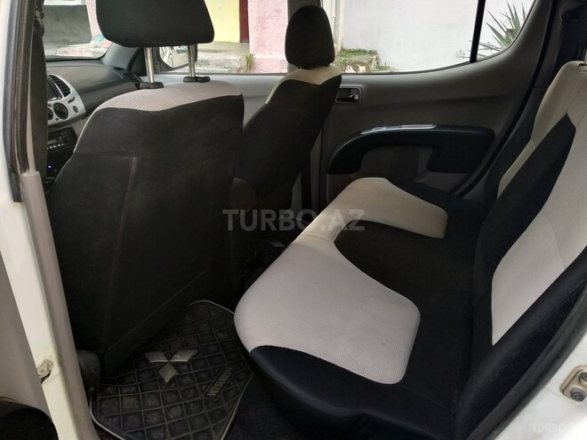 Mitsubishi L200 2013, 151,000 km - 2.5 l - Bakı