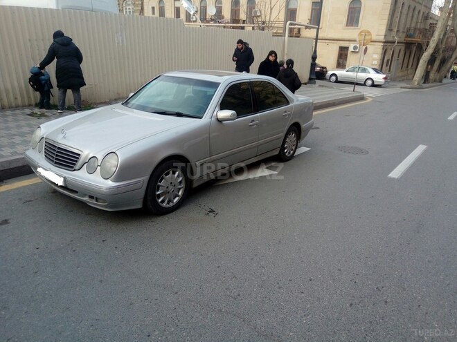 Mercedes E 270 1999, 296,200 km - 2.7 л - Bakı