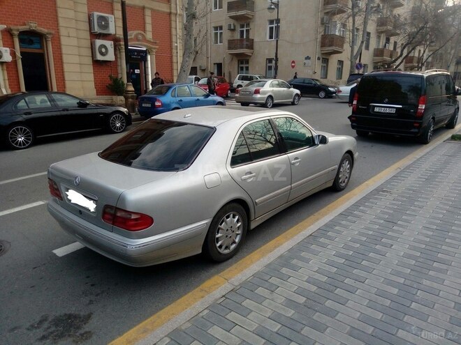 Mercedes E 270 1999, 296,200 km - 2.7 л - Bakı