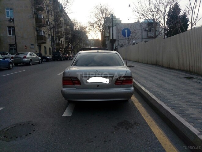 Mercedes E 270 1999, 296,200 km - 2.7 л - Bakı