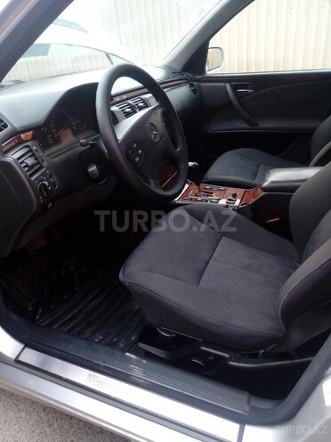 Mercedes E 270 1999, 296,200 km - 2.7 л - Bakı