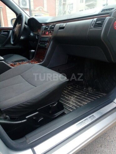 Mercedes E 270 1999, 296,200 km - 2.7 л - Bakı