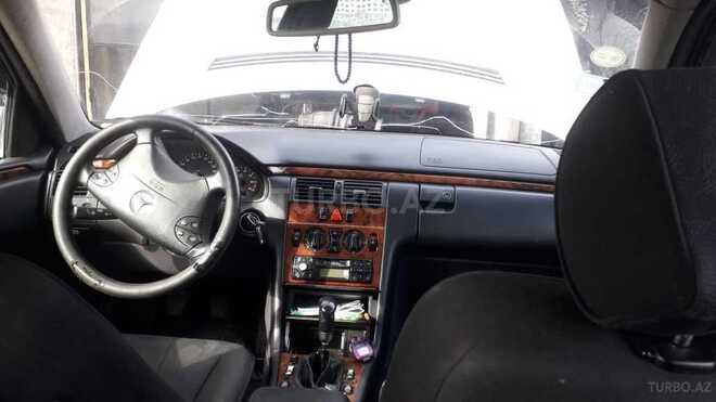 Mercedes E 200 1999, 160,000 km - 2.0 l - Zaqatala