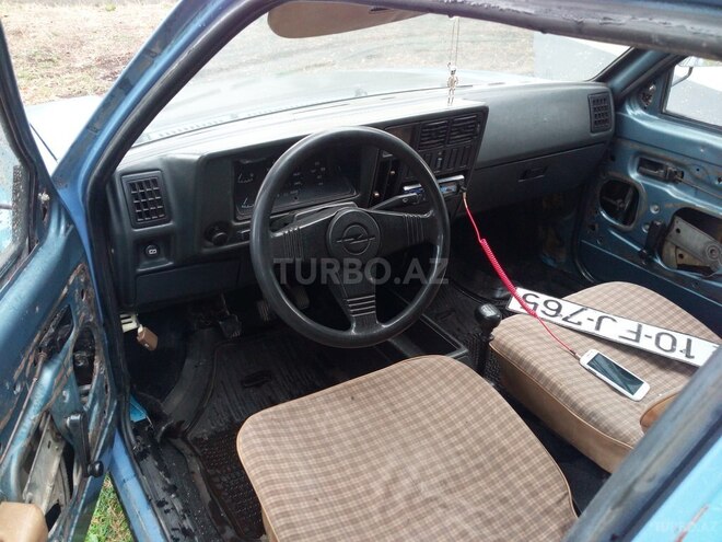 Opel  1981, 150,000 km - 1.5 l - Mingəçevir