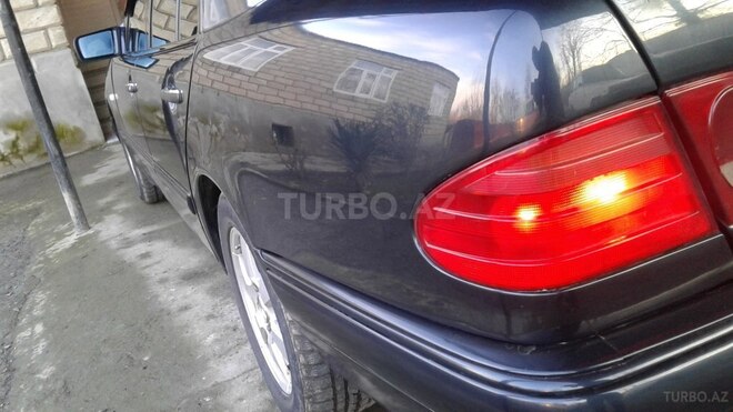 Mercedes E 240 1998, 405,050 km - 2.4 l - Zaqatala