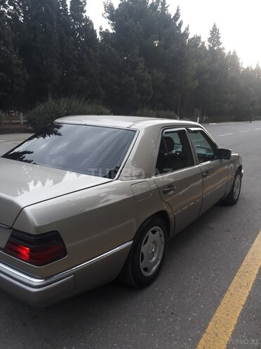 Mercedes E 260 1990, 355,000 km - 2.6 l - Bakı