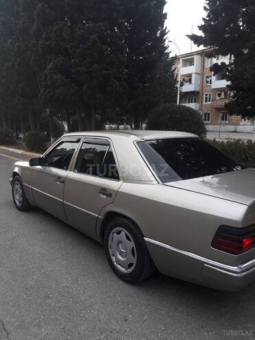 Mercedes E 260 1990, 355,000 km - 2.6 l - Bakı