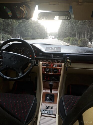 Mercedes E 260 1990, 355,000 km - 2.6 l - Bakı