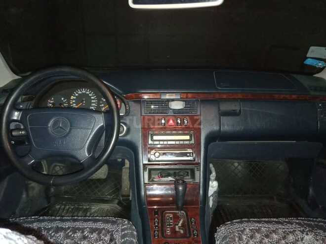 Mercedes E 220 1998, 320,000 km - 2.2 l - Bakı