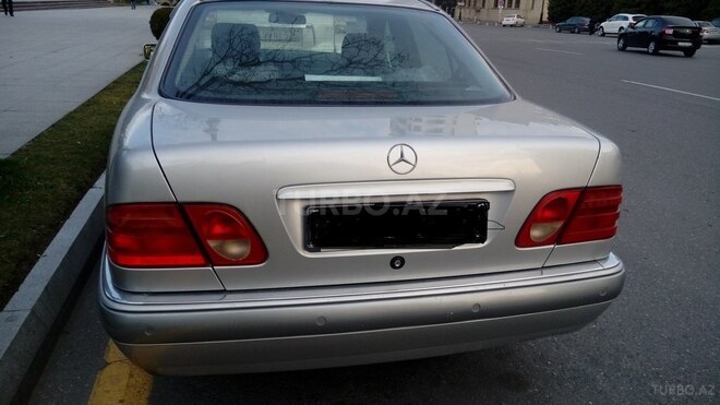 Mercedes E 220 1998, 320,000 km - 2.2 l - Bakı