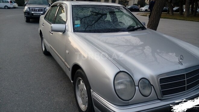 Mercedes E 220 1998, 320,000 km - 2.2 l - Bakı
