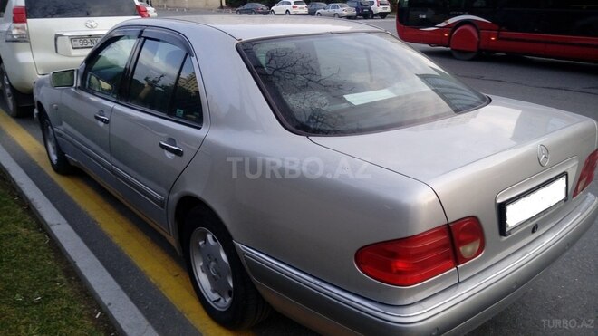 Mercedes E 220 1998, 320,000 km - 2.2 l - Bakı
